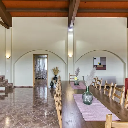Les Cabretes Vilanova De La Muga-3